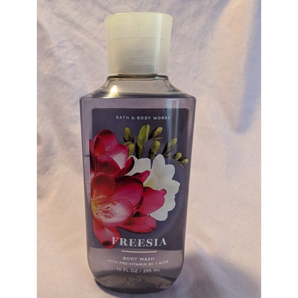 Bath & Body Works Freesia Body Wash With Pro-Vitamin B5 & Aloe 10 Fl Oz / 295 mL